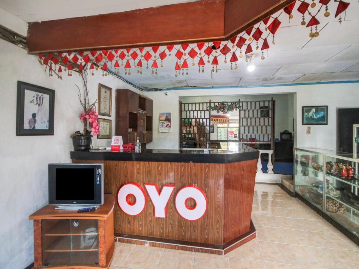 Oyo 2322 Dien Karona Hotel Berastagi Esterno foto