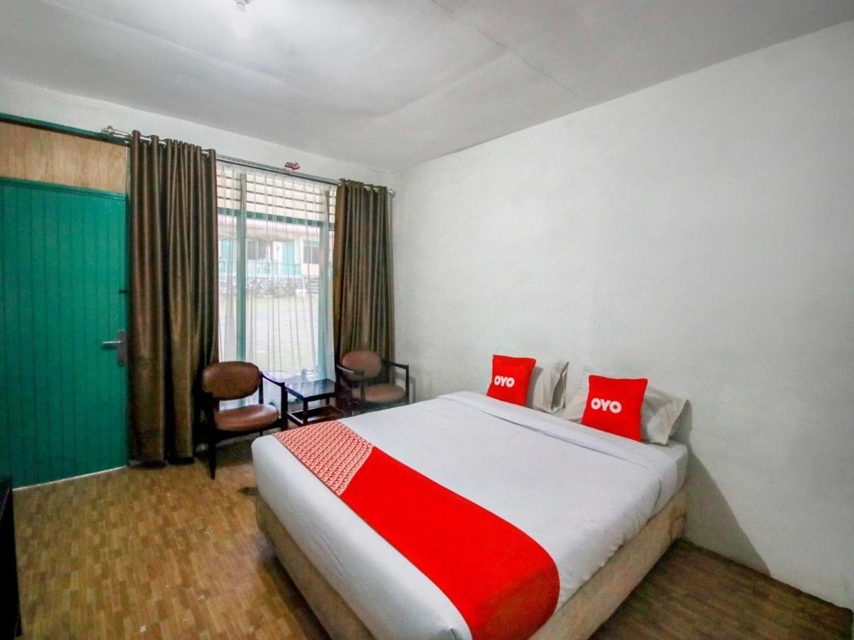 Oyo 2322 Dien Karona Hotel Berastagi Esterno foto