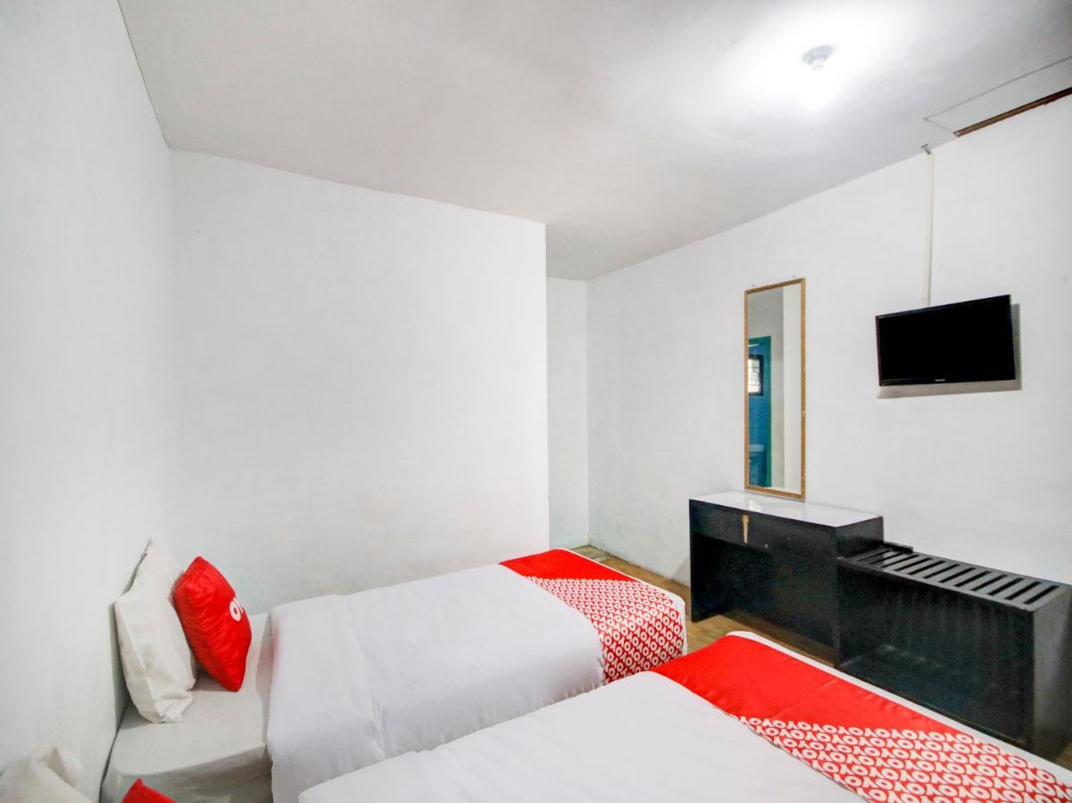 Oyo 2322 Dien Karona Hotel Berastagi Esterno foto