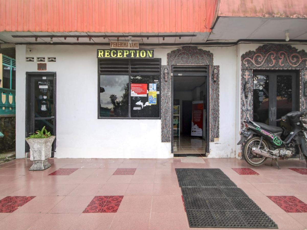 Oyo 2322 Dien Karona Hotel Berastagi Esterno foto