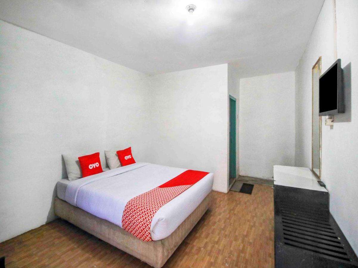 Oyo 2322 Dien Karona Hotel Berastagi Esterno foto